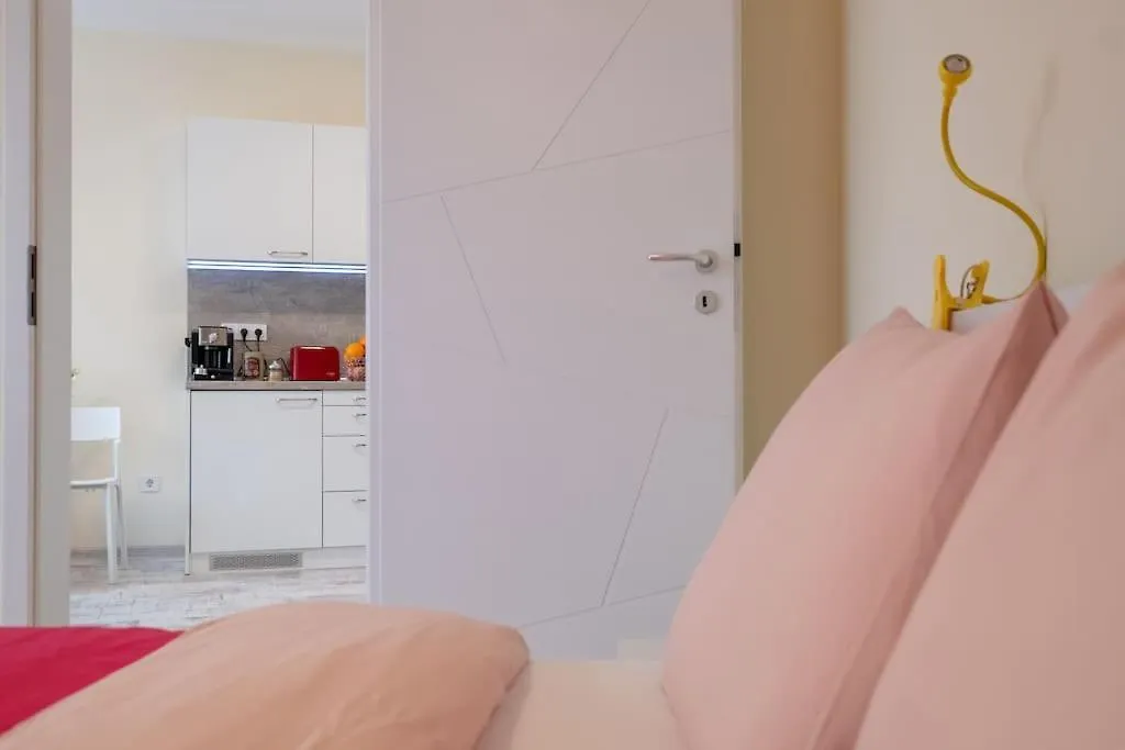 Bright & Chic Parkside Apartment Sofia