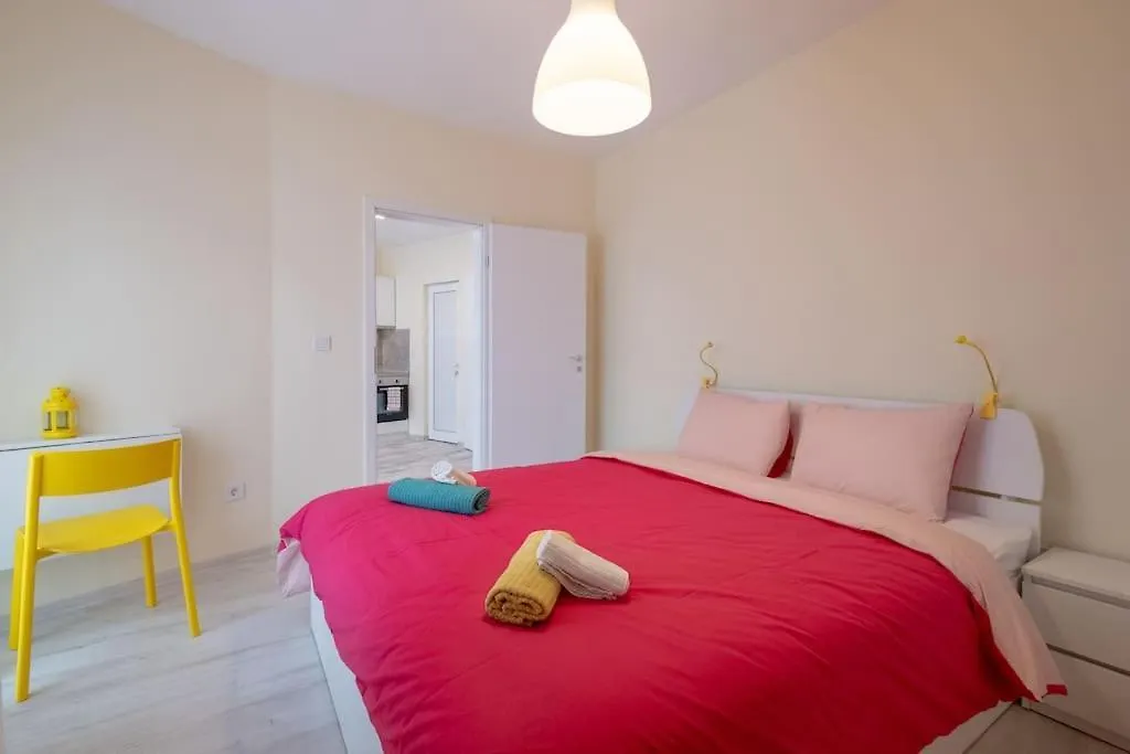 Bright & Chic Parkside Apartment Sofia