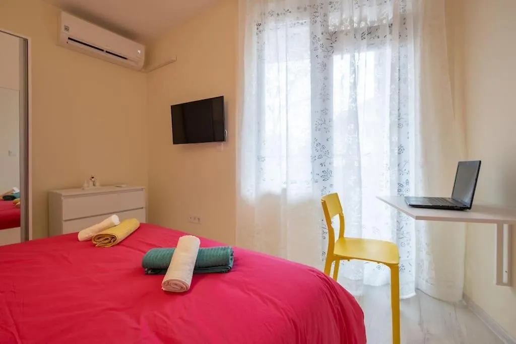 Bright & Chic Parkside Apartment Sofia