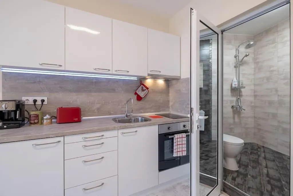 Bright & Chic Parkside Apartment Sofia