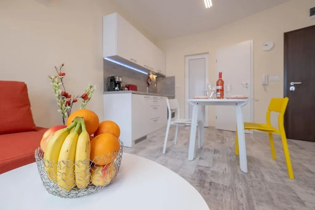 Bright & Chic Parkside Apartment Sofia