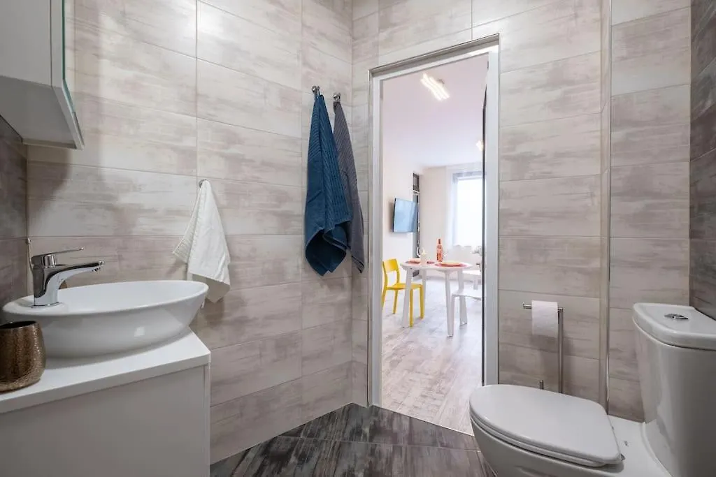 Bright & Chic Parkside Apartment Sofia