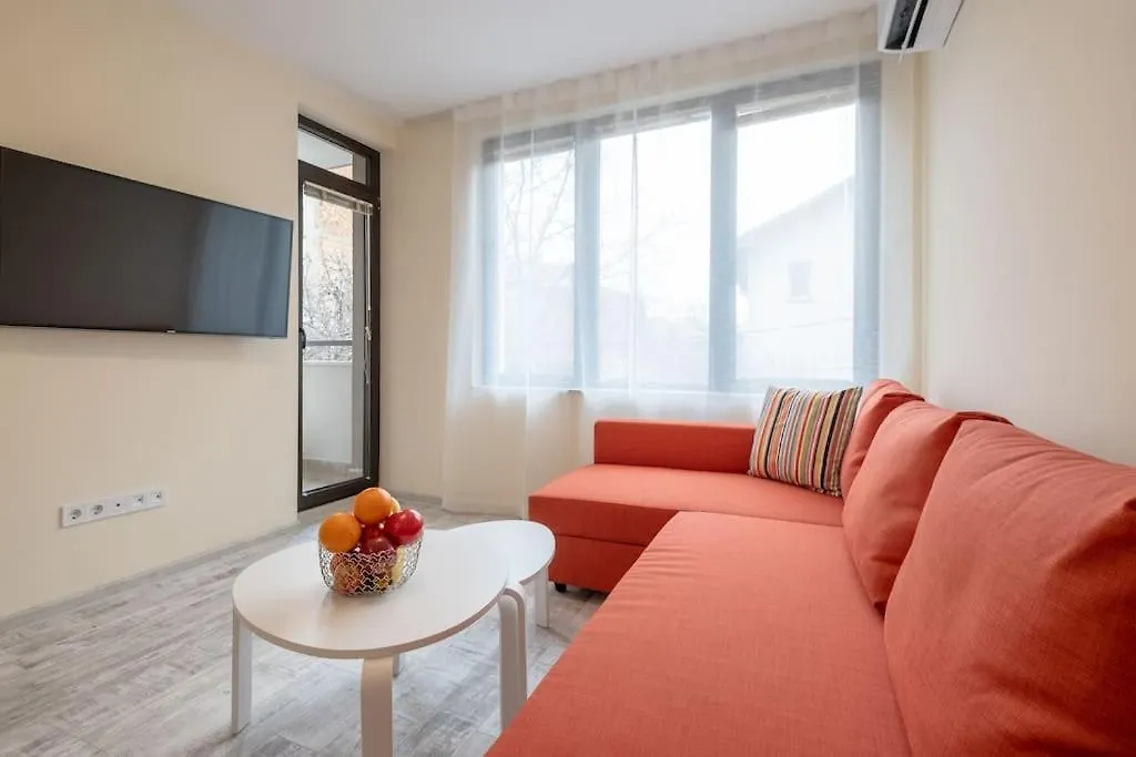 Bright & Chic Parkside Apartment Sofia