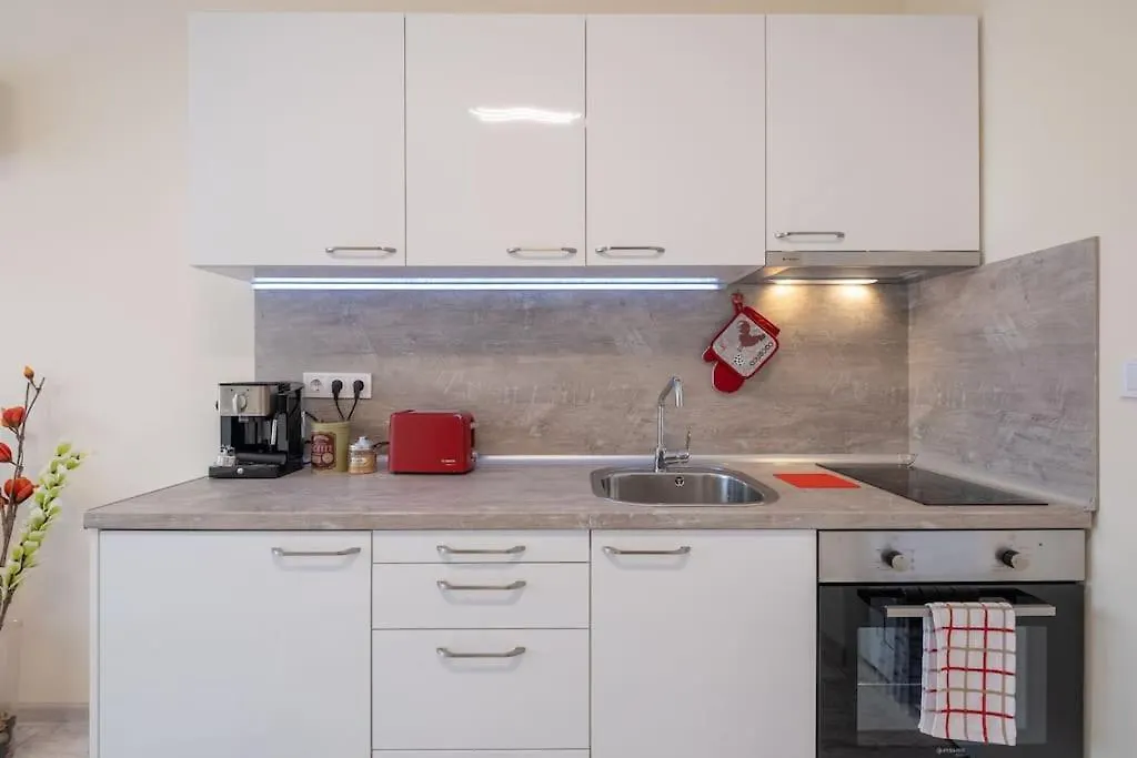Bright & Chic Parkside Apartment Sofia