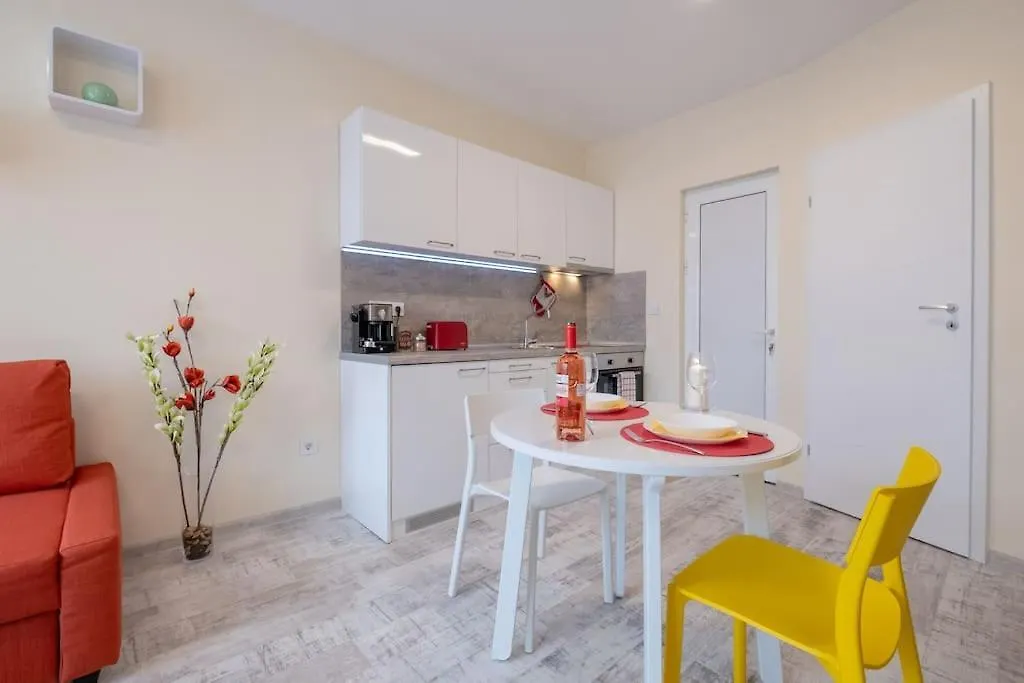 Bright & Chic Parkside Apartment Sofia 0*,