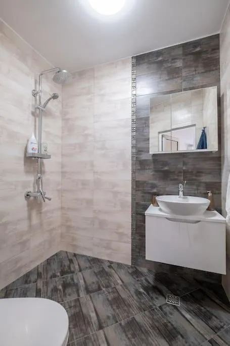 Bright & Chic Parkside Apartment Sofia
