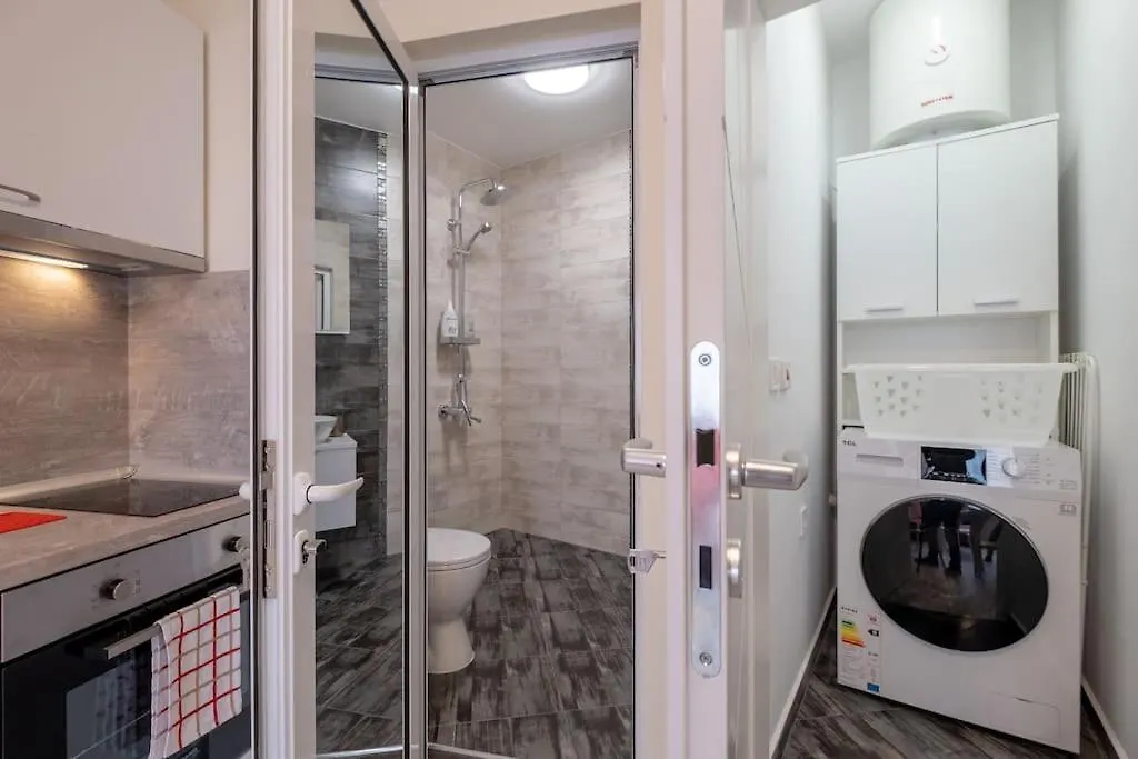 Bright & Chic Parkside Apartment Sofia