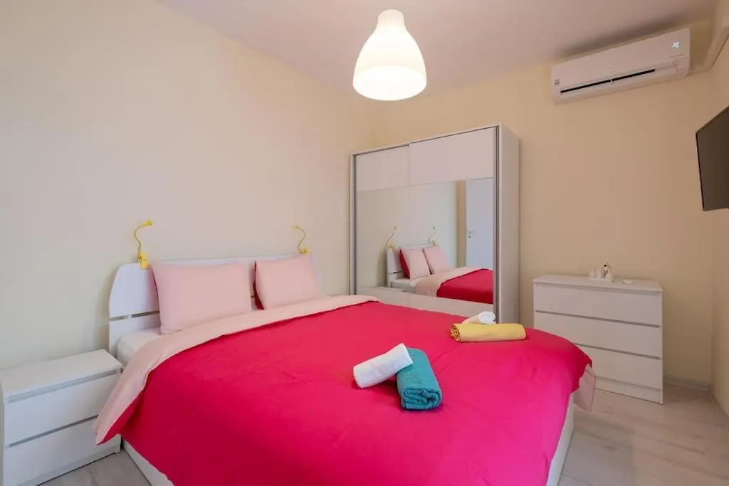 Bright & Chic Parkside Apartment Sofia